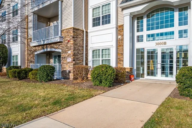 a view of a house with backyard and garden