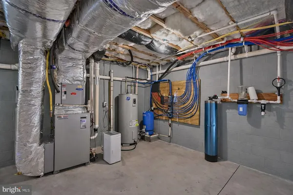 a view of a garage