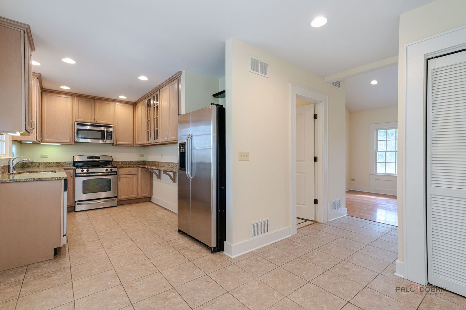 430 North Sheridan Road Waukegan, IL 60085 - Photo 16 of 44