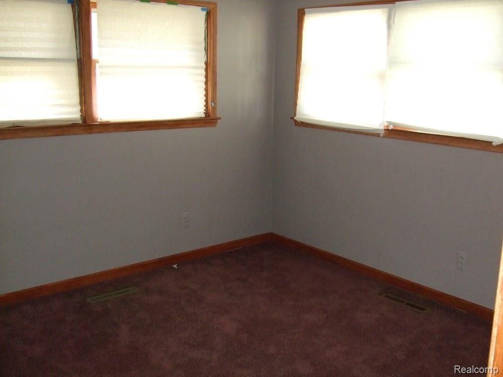 8125 Pelham Road Allen Park, MI 48101 - Photo 23 of 30 PLENTY OF LIGHT IN BOTH BEDROOMS...GREAT WINDOWS.