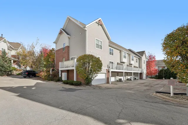 $323,000 | 709 Cricket Lane, Unit 2, Middleton, WI 53562