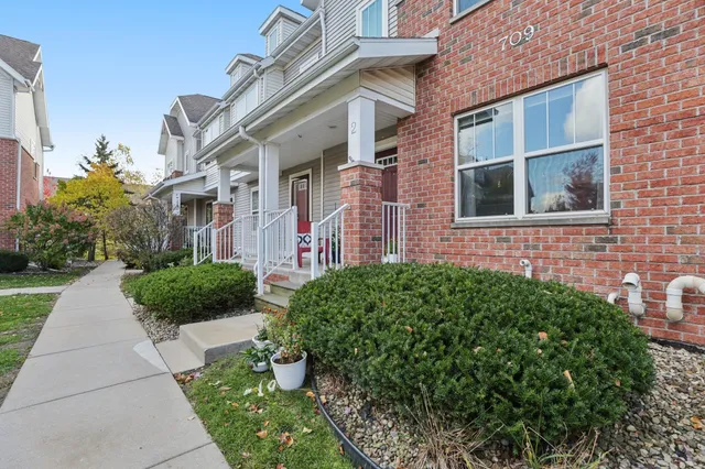 $323,000 | 709 Cricket Lane, Unit 2, Middleton, WI 53562