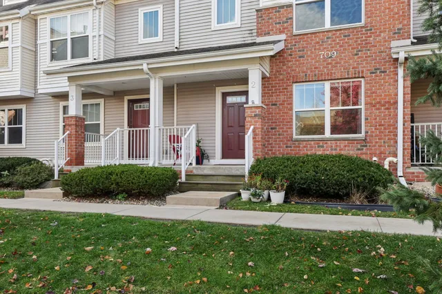 $323,000 | 709 Cricket Lane, Unit 2, Middleton, WI 53562