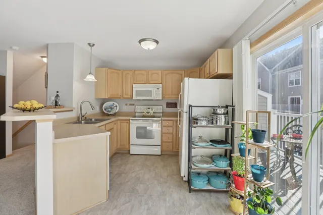 $323,000 | 709 Cricket Lane, Unit 2, Middleton, WI 53562