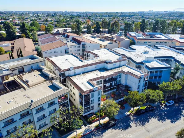 $2,500 | 6124 Buckingham Parkway, Culver City, CA 90230