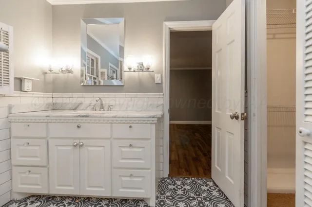 a bathroom with a sink and a mirror