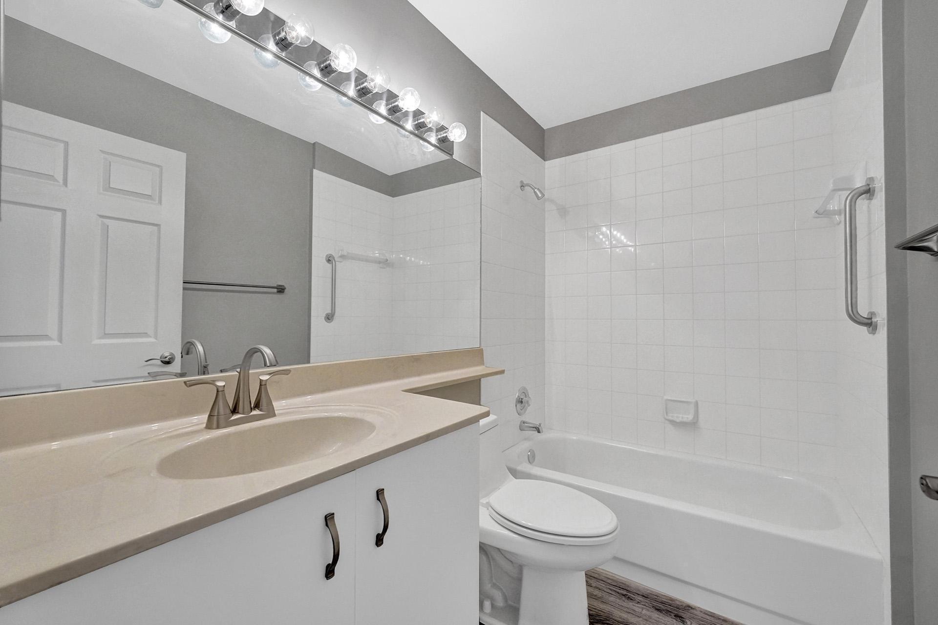 6761 Montego Bay Boulevard, Unit D Boca Raton, FL 33433 - Photo 25 of 38 Bathroom 2