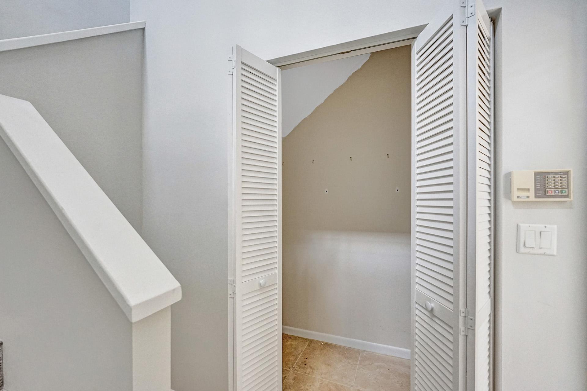 6761 Montego Bay Boulevard, Unit D Boca Raton, FL 33433 - Photo 3 of 38 Entryway