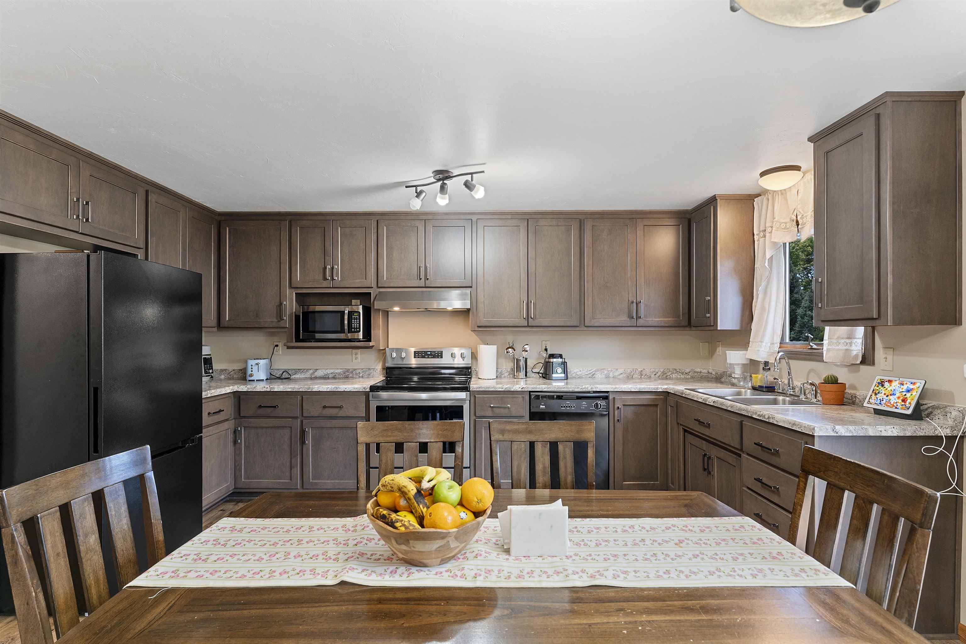 2364 Cedar Ridge Green Bay, WI 54313 - Photo 2 of 90