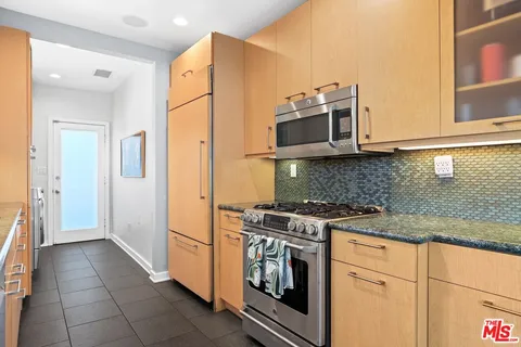 $1,895,000 | 825 South Stanley Avenue, Los Angeles, CA 90036