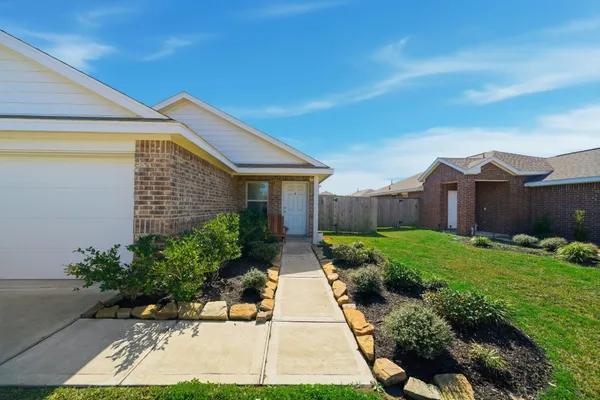 $305,000 | 14502 Woodcott Warren Way, Rosharon, TX 77583