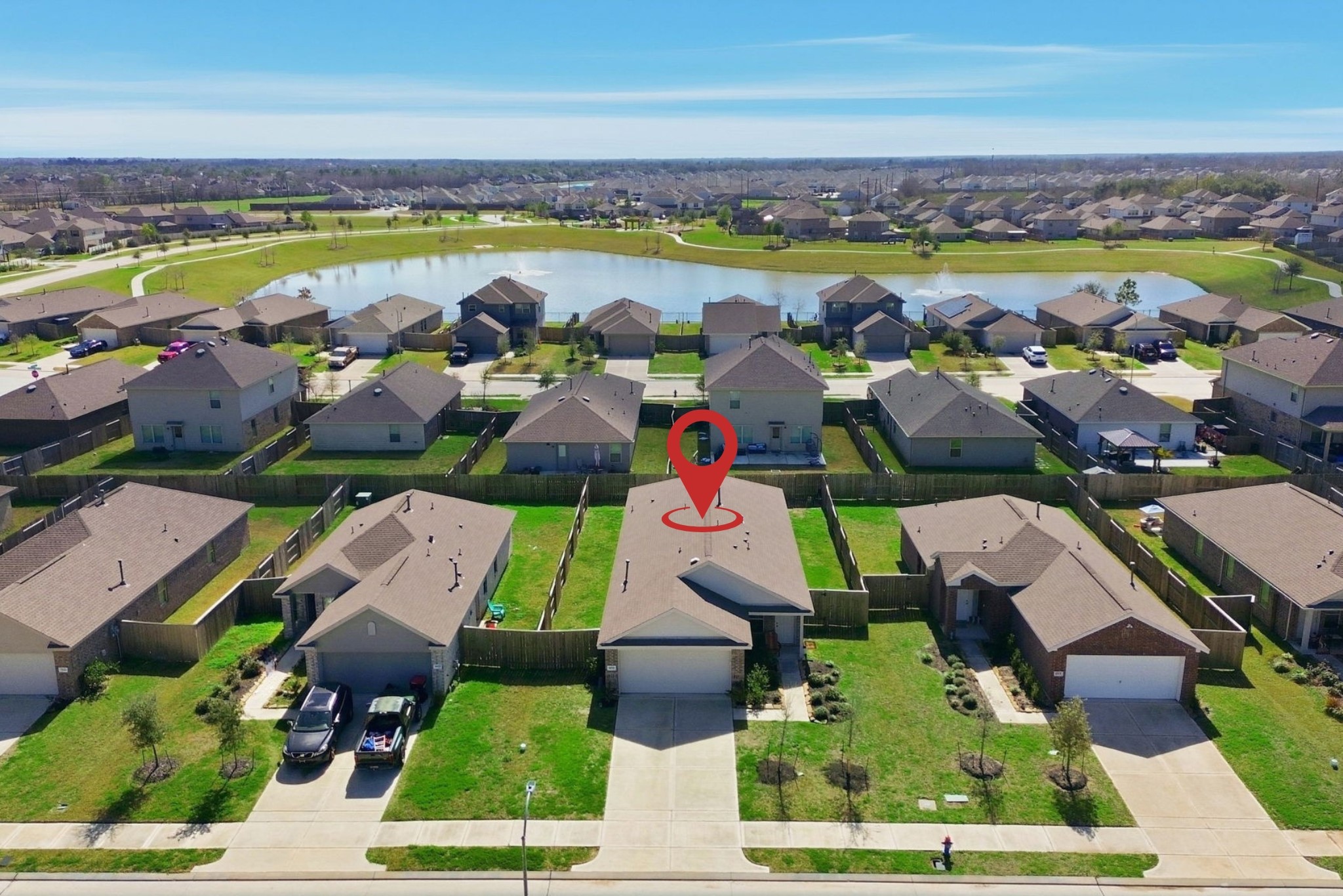 14502 Woodcott Warren Way Rosharon, TX 77583 - Photo 5 of 29 Aerial view showcasing the home’s setting within a walkable community, with scenic neighborhood lake just moments away.