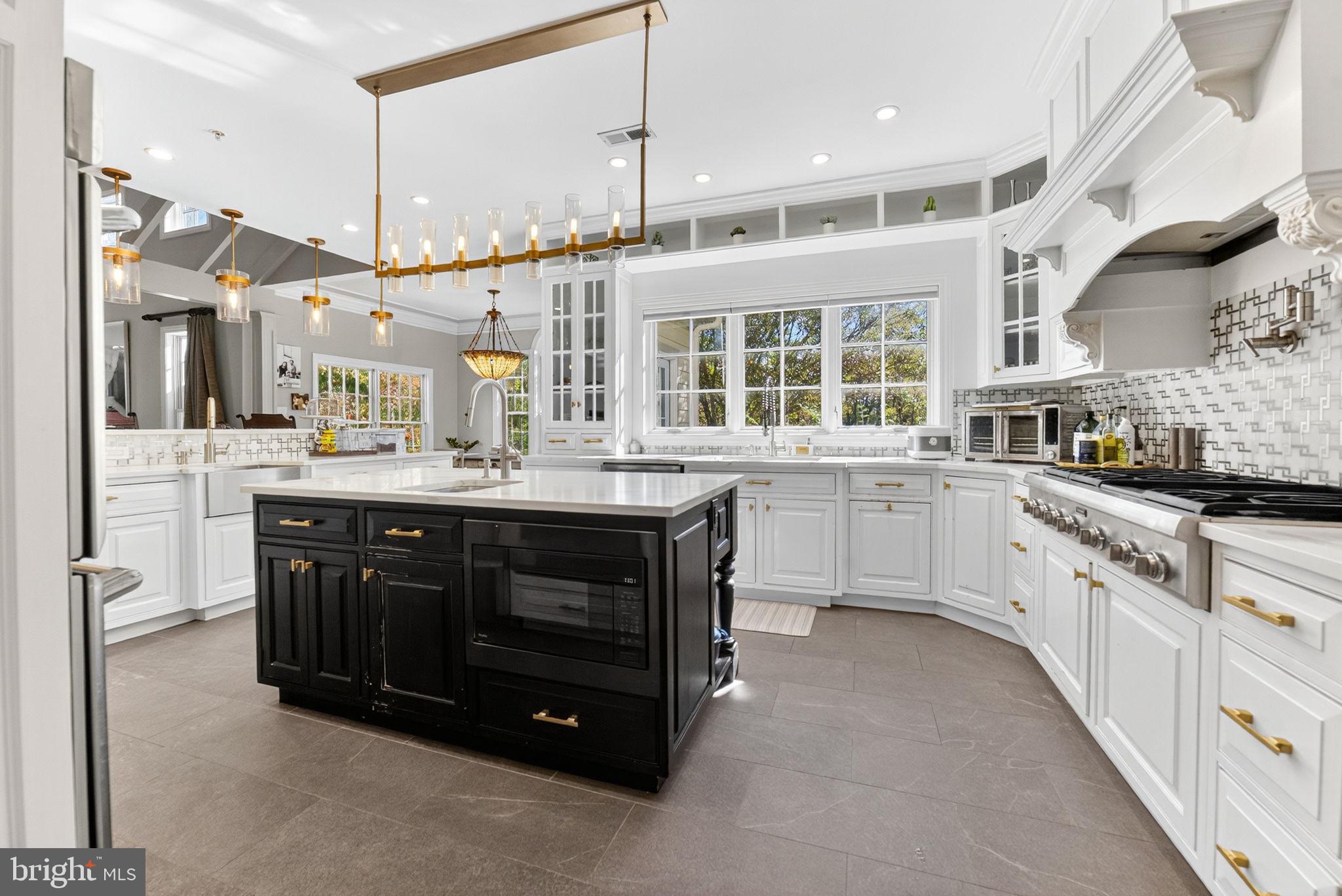 5765 Valley Stream Drive Doylestown, PA 18902 - Photo 11 of 60 Kitchen