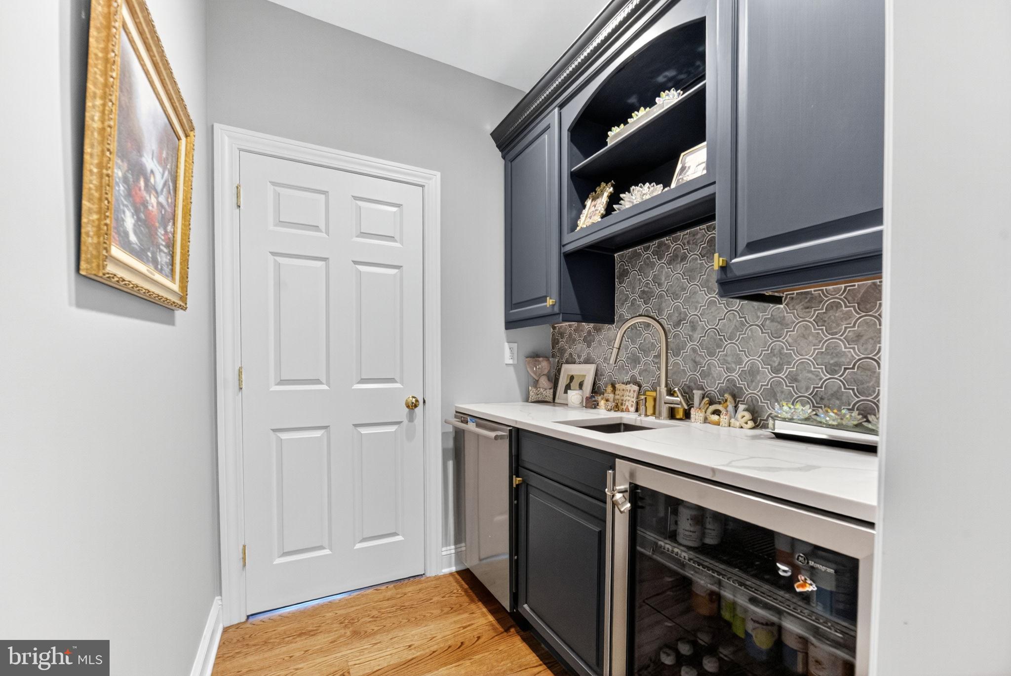 5765 Valley Stream Drive Doylestown, PA 18902 - Photo 22 of 60 Wet bar between living room and den