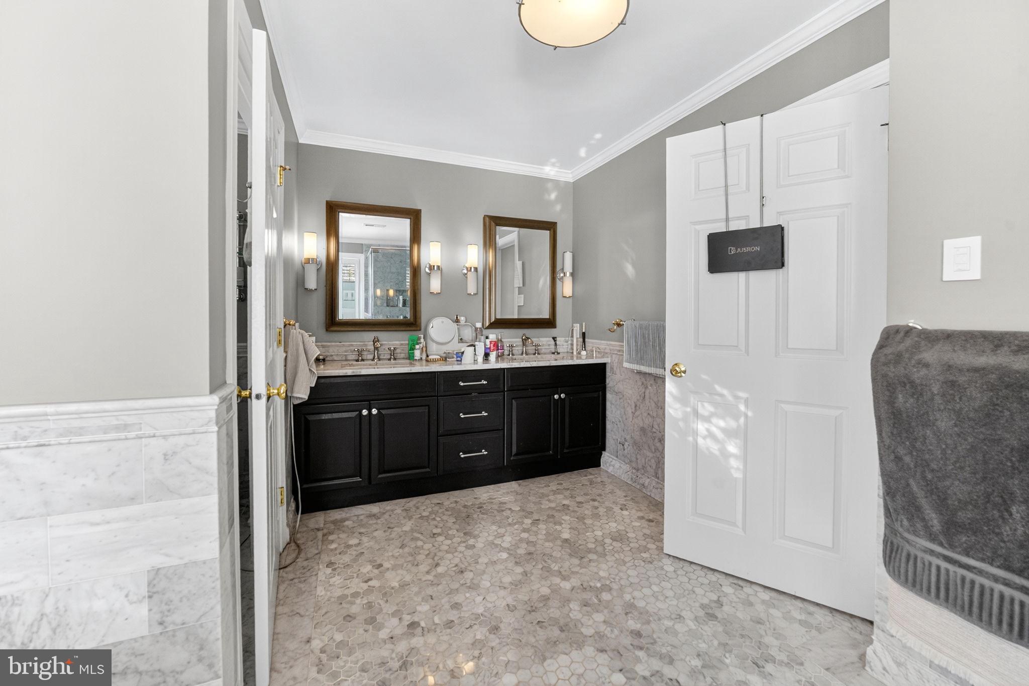 5765 Valley Stream Drive Doylestown, PA 18902 - Photo 32 of 60 Primary bath