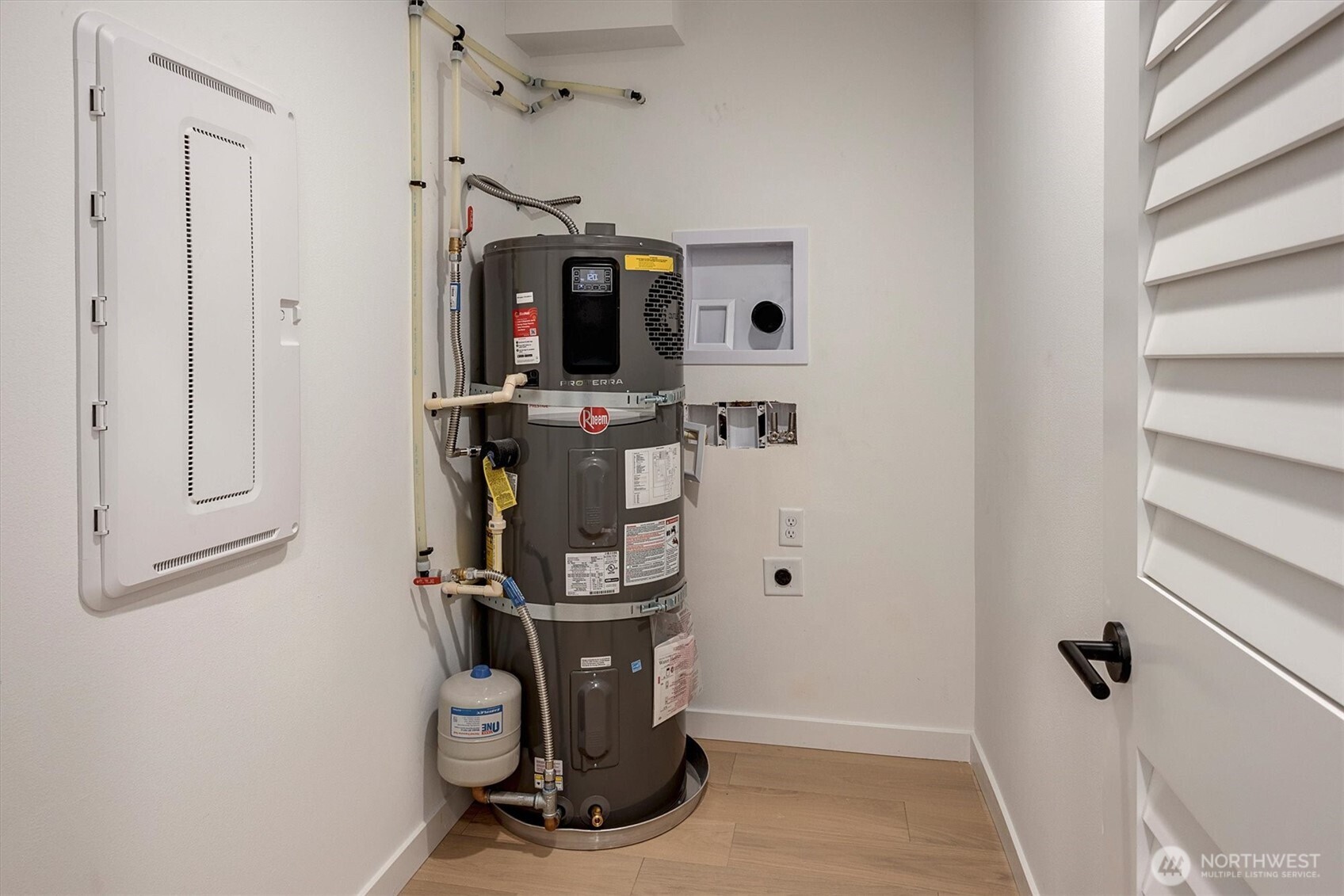 1421 19th Avenue, Unit D Seattle, WA 98122 - Photo 13 of 37