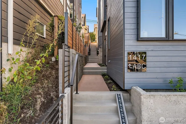 $799,900 | 1421 19th Avenue, Unit D, Seattle, WA 98122