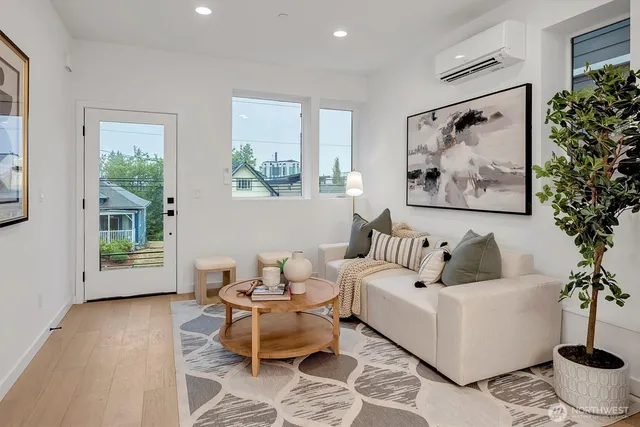 $799,900 | 1421 19th Avenue, Unit D, Seattle, WA 98122