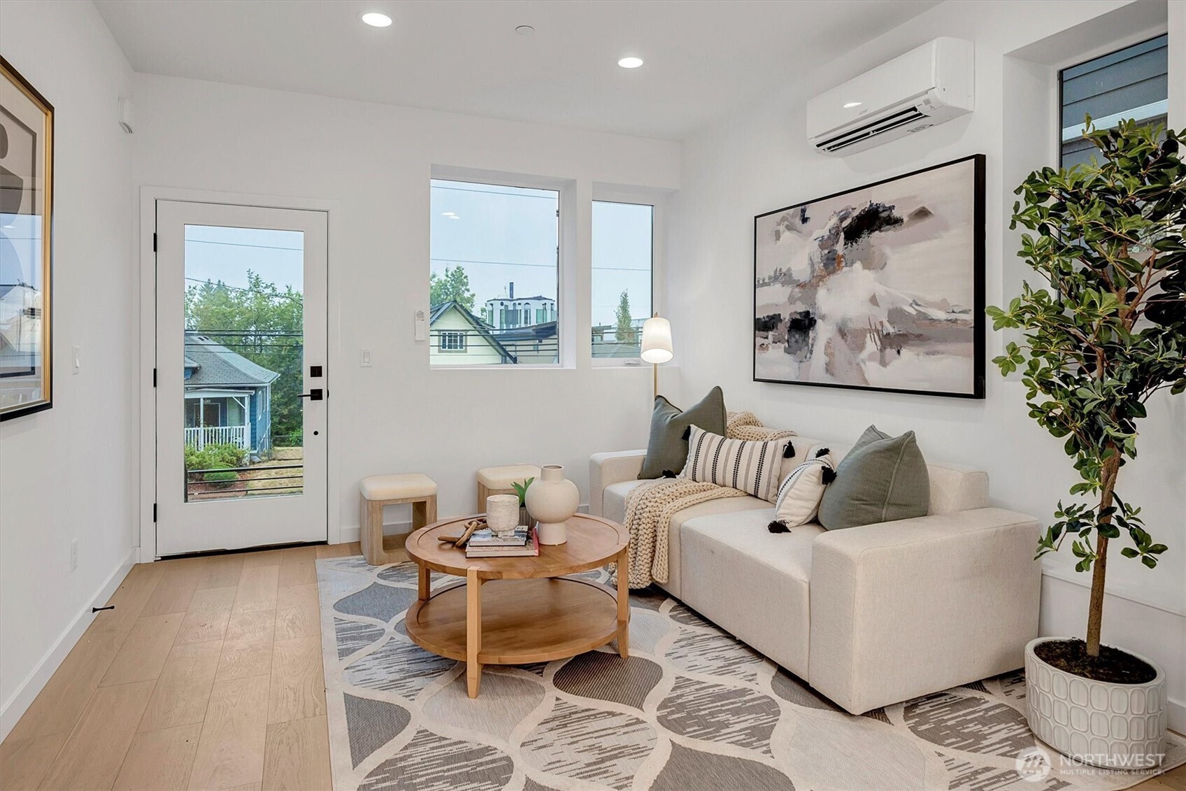 1421 19th Avenue, Unit D Seattle, WA 98122 - Photo 3 of 37