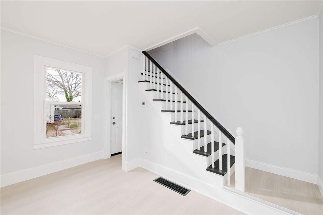 38 Madison Street Pawtucket, RI 02861 - Photo 12 of 47