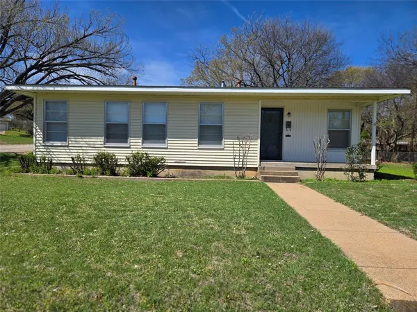 $1,665 | 1224 South Lamar Street, Weatherford, TX 76086