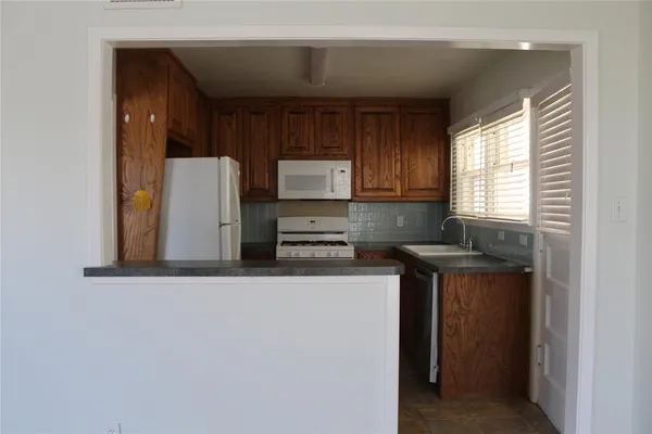 $1,665 | 1224 South Lamar Street, Weatherford, TX 76086