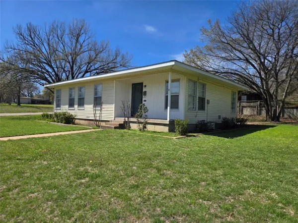 $1,665 | 1224 South Lamar Street, Weatherford, TX 76086