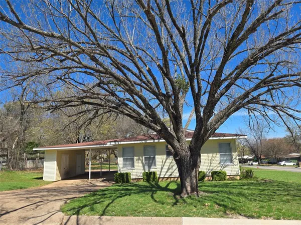 $1,665 | 1224 South Lamar Street, Weatherford, TX 76086