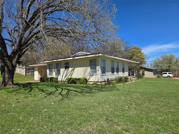 $1,665 | 1224 South Lamar Street, Weatherford, TX 76086