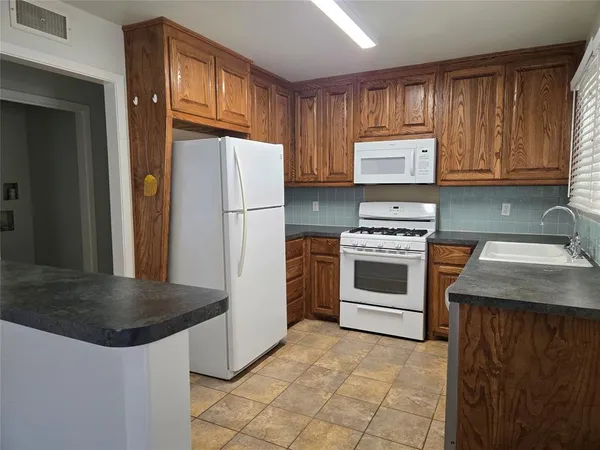 $1,665 | 1224 South Lamar Street, Weatherford, TX 76086