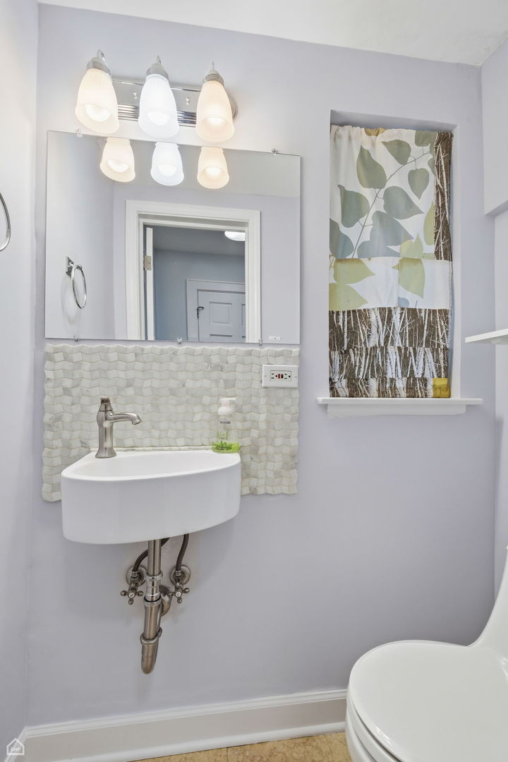 8434 Keystone Avenue Skokie, IL 60076 - Photo 9 of 18