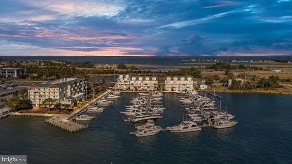 $899,000 | 110 Channel Marker Way, Unit 203, Grasonville, MD 21638