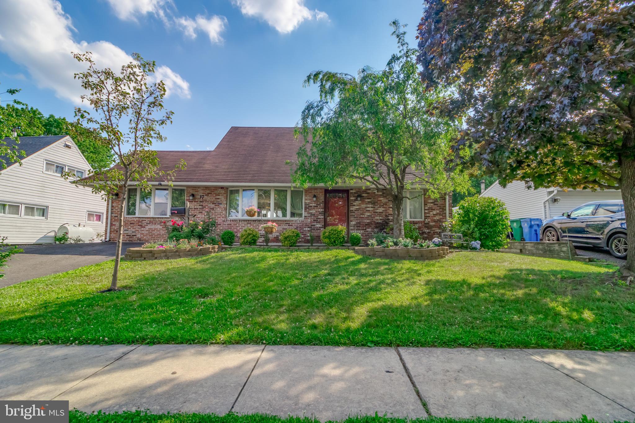 37 Pine Needle Road Levittown, PA 19056 - Photo 1 of 28 Front Exterior