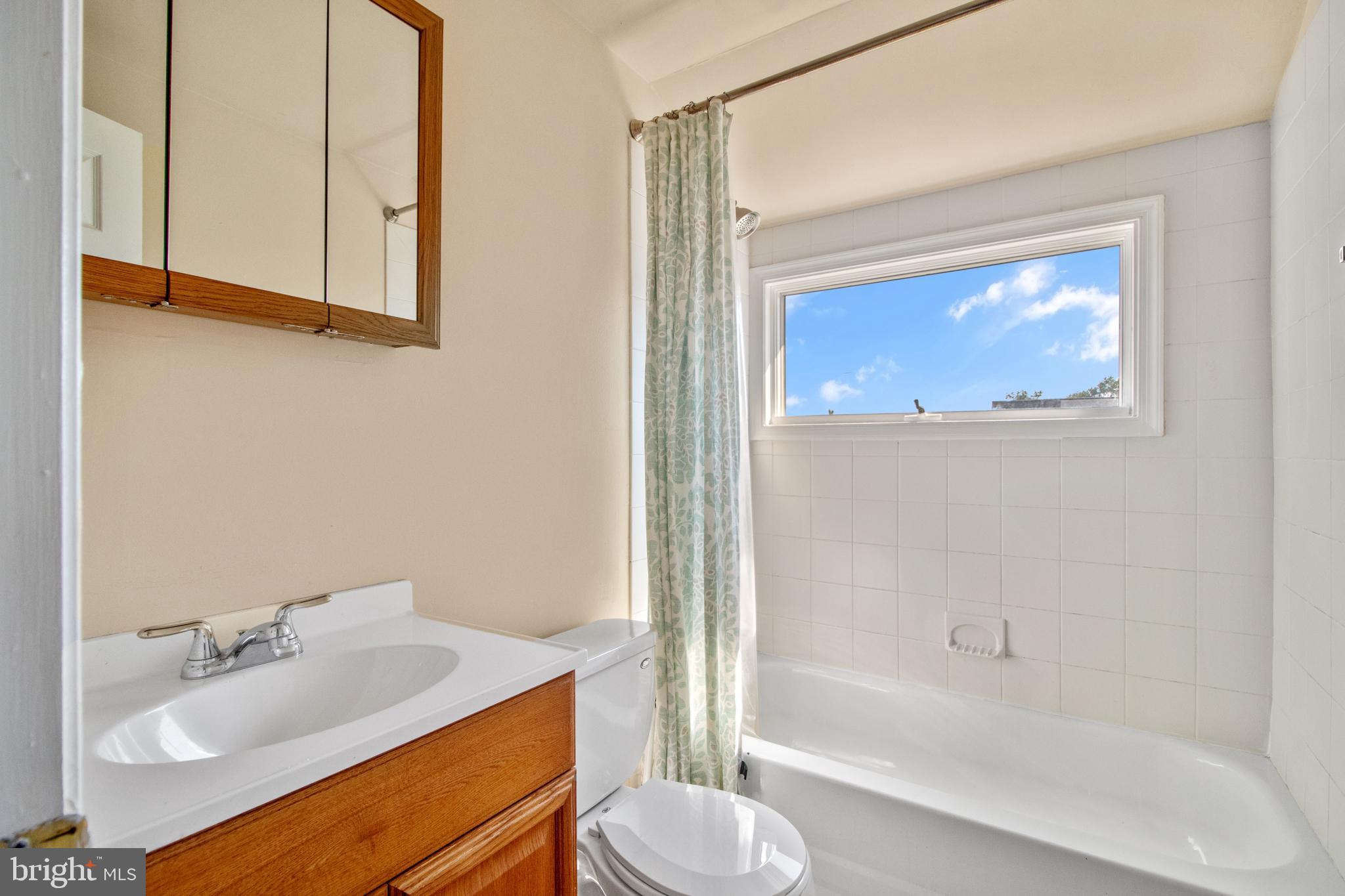 37 Pine Needle Road Levittown, PA 19056 - Photo 23 of 28 2nd Floor Bathroom