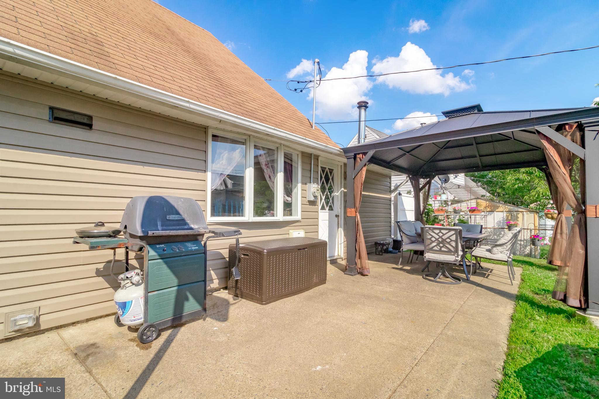 37 Pine Needle Road Levittown, PA 19056 - Photo 27 of 28 Rear Exterior