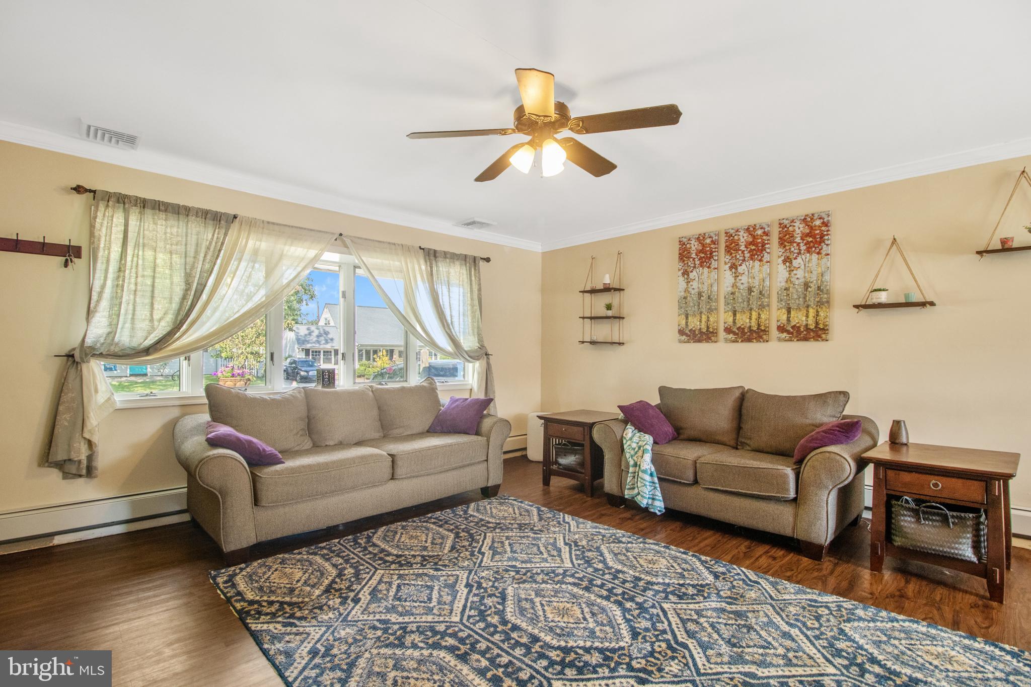 37 Pine Needle Road Levittown, PA 19056 - Photo 5 of 28 Living Room