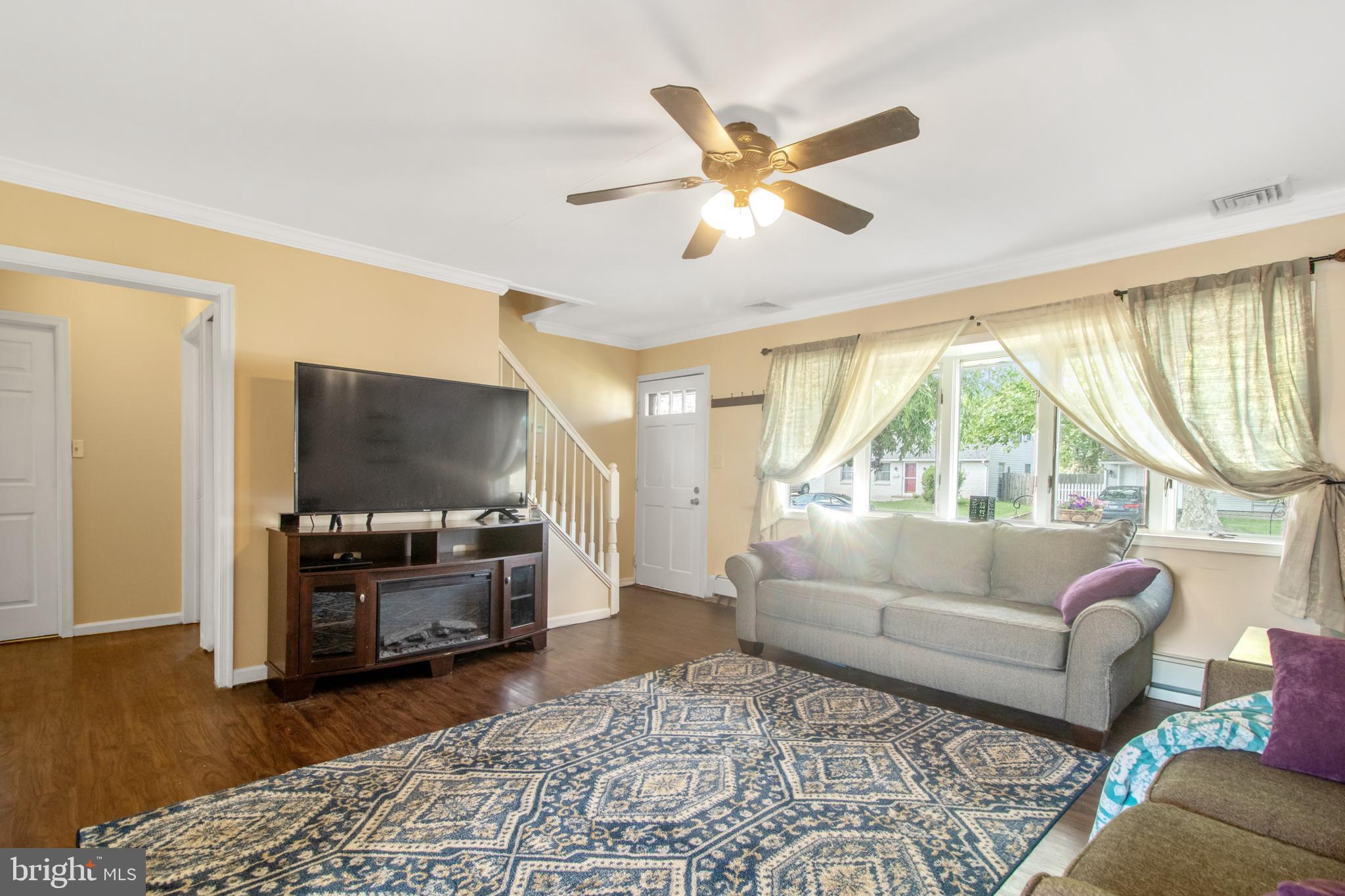 37 Pine Needle Road Levittown, PA 19056 - Photo 6 of 28 Living Room