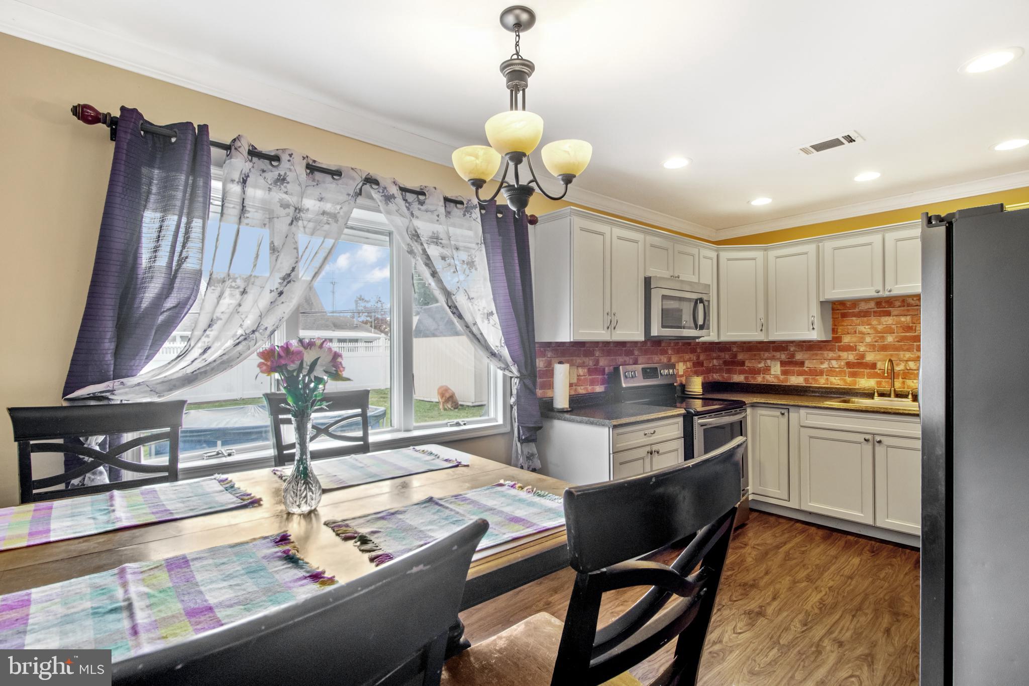 37 Pine Needle Road Levittown, PA 19056 - Photo 10 of 28 Dining Area