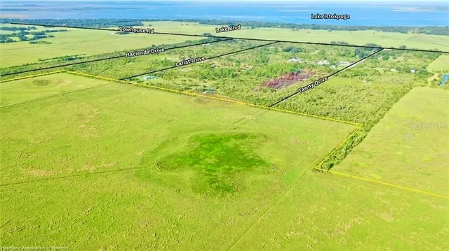 a view of an ocean view