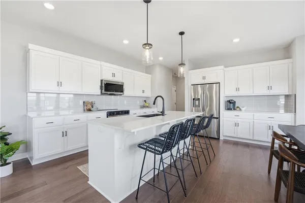 $526,489 | 11115 North Glenwood Avenue, Kansas City, MO 64157