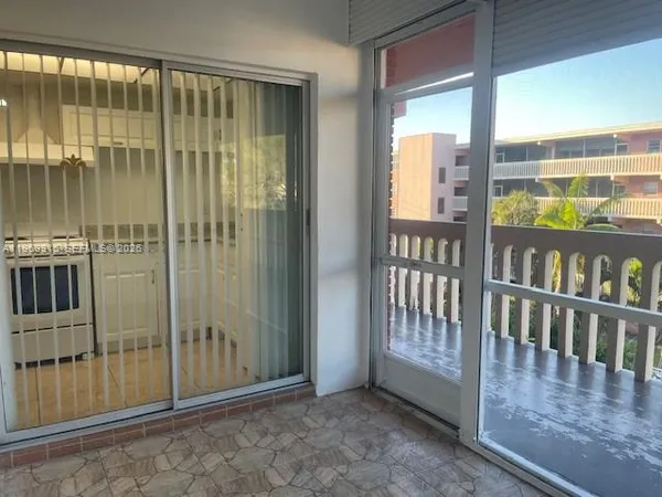 $1,650 | 180 Northeast 12th Avenue, Unit 14D, Hallandale Beach, FL 33009