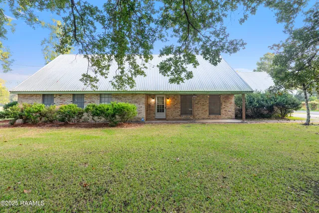 $215,000 | 135 Oak Drive, St. Martinville, LA 70582