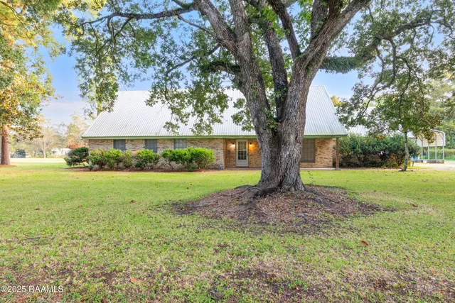 $215,000 | 135 Oak Drive, St. Martinville, LA 70582