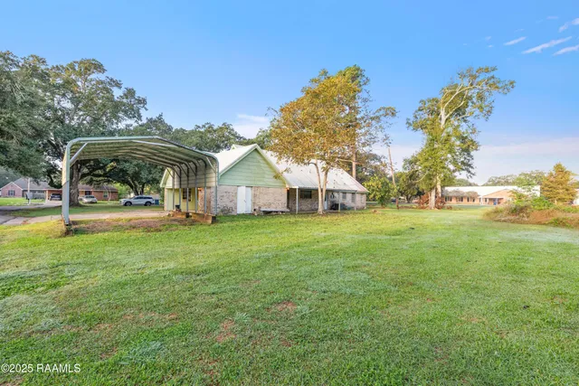 $215,000 | 135 Oak Drive, St. Martinville, LA 70582