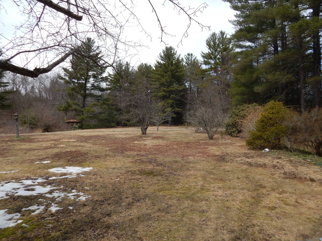 4 Montgomery Road Southampton, MA 01073 - Photo 8 of 11