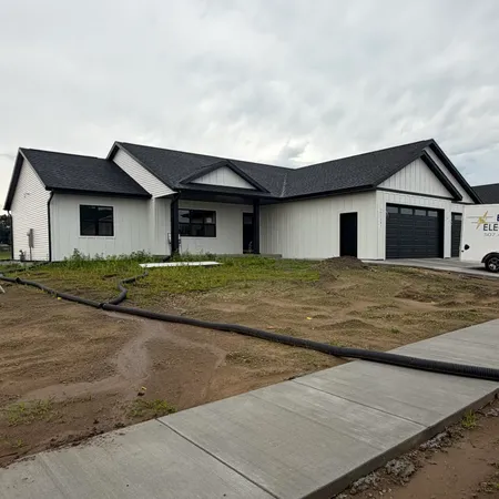 $529,900 | 1361 Annapolis Drive, Holmen, WI 54636