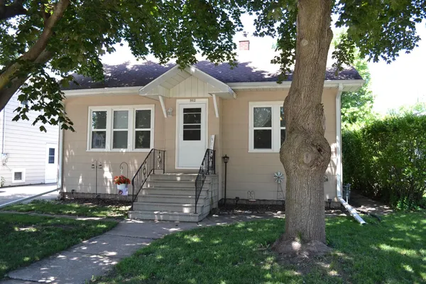 $187,000 | 902 West 4th Avenue, Oshkosh, WI 54902