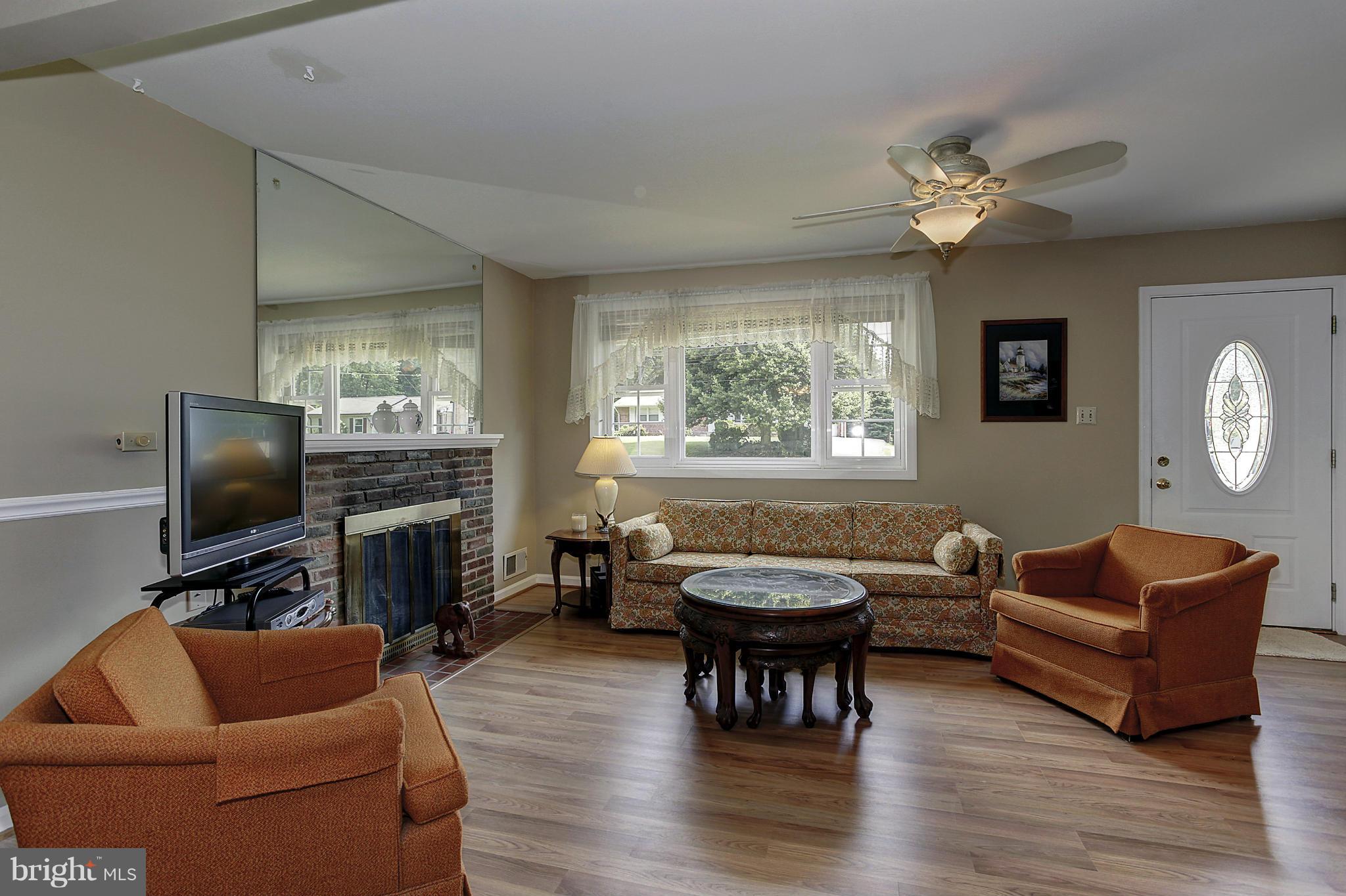 7202 Rice Street Falls Church, VA 22042 - Photo 3 of 22 Living Room