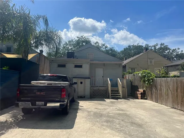 $1,800 | 1624 Gentilly Boulevard, Unit RIGHT, New Orleans, LA 70119