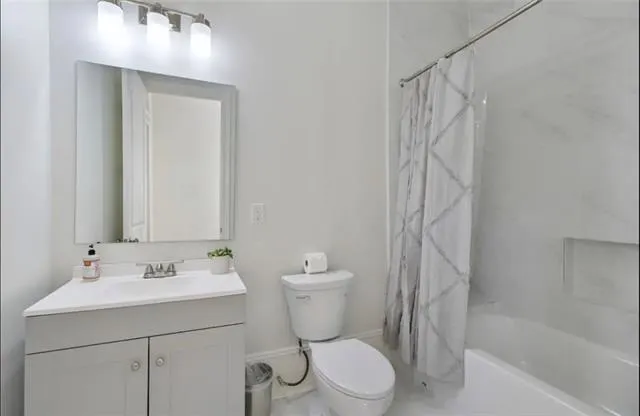 $1,800 | 1624 Gentilly Boulevard, Unit RIGHT, New Orleans, LA 70119